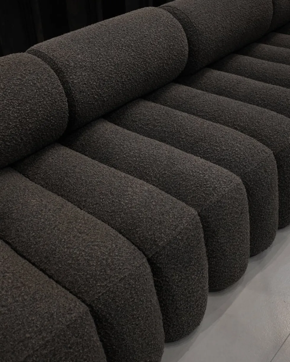 Fauteuil design en tissu bouclé taupe foncé Foku - 101 COPENHAGEN
