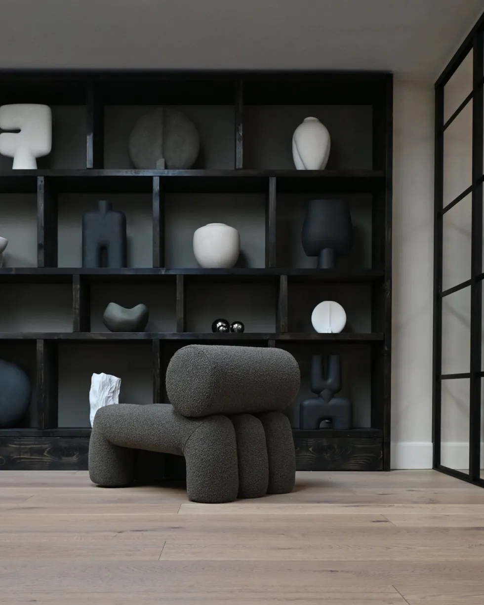 Fauteuil design en tissu bouclé taupe foncé Foku - 101 COPENHAGEN