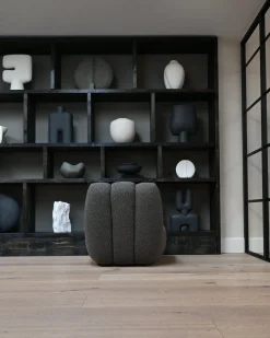 Fauteuil design en tissu bouclé taupe foncé Toe - 101 COPENHAGEN