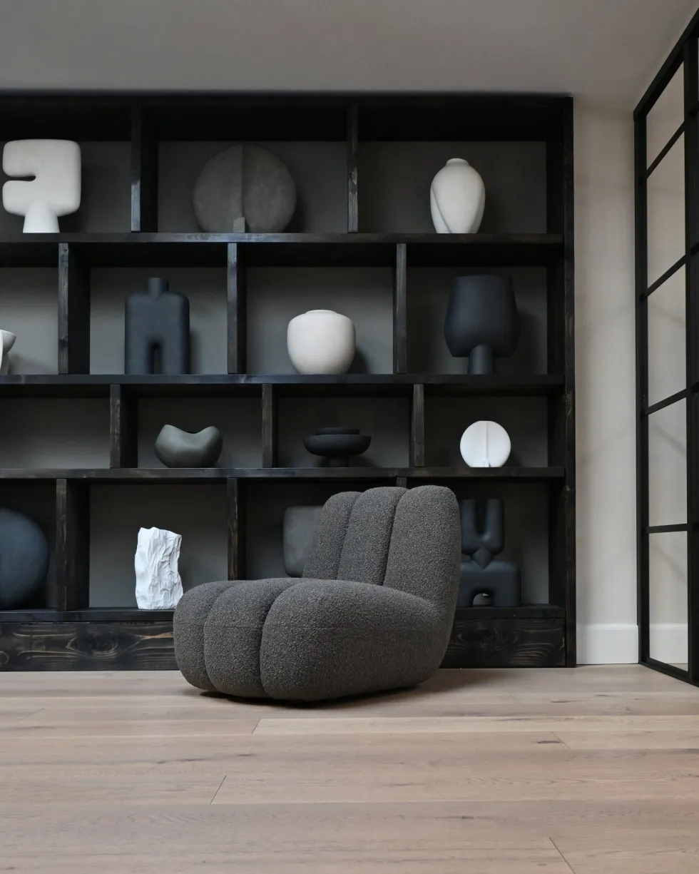 Fauteuil design en tissu bouclé taupe foncé Toe - 101 COPENHAGEN