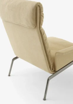 Fauteuil à dossier haut avec accoudoirs en tissu beige et aluminium chromé Muno LN17 - &tradition