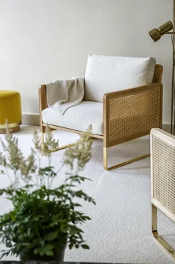 Fauteuil en bois naturel et tissu bouclé blanc Cannage - RED Edition