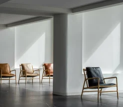 Fauteuil en chêne et cuir noir Dedo easy chair - Gazzda