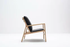 Fauteuil en chêne et cuir noir Dedo easy chair - Gazzda