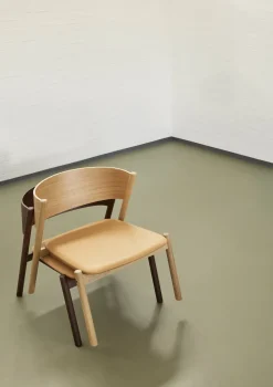Fauteuil en chêne naturel et cuir beige Oblique - Hübsch