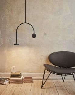 Fauteuil en cuir et piètement en acier noir Semper - AYTM