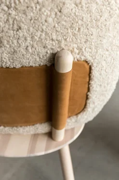 Fauteuil en frêne et laine de mouton Naïve - Emko