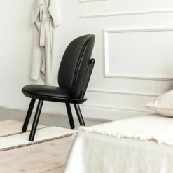 Fauteuil en frêne noir et cuir noir Naïve - Emko