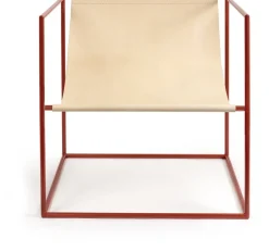 Fauteuil en métal rouge et cuir beige 62x62x61cm Solo Seat - valerie_objects