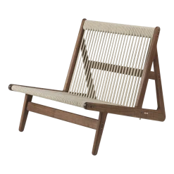 Fauteuil en noyer massif MR01 - Gubi