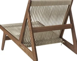 Fauteuil en noyer massif MR01 - Gubi