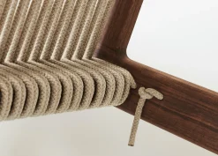 Fauteuil en noyer massif MR01 - Gubi