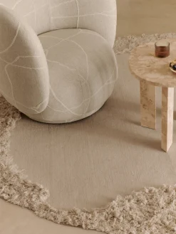 Fauteuil en tissu sable et blanc cassé Rico - Ferm Living