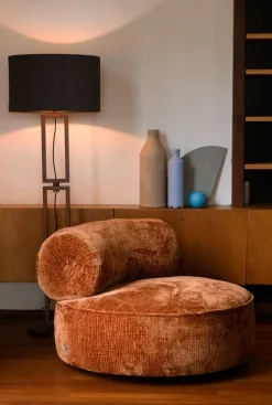 Fauteuil en velours orange Tilbury - Dutchbone