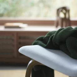 Fauteuil gris et bois laqué Visu - Muuto