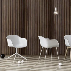Fauteuil gris piétement pivot et assise textile Fiber - Muuto