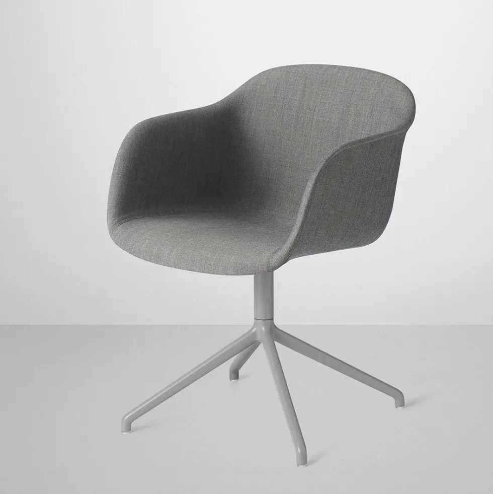 Fauteuil gris piétement pivot et assise textile Fiber - Muuto