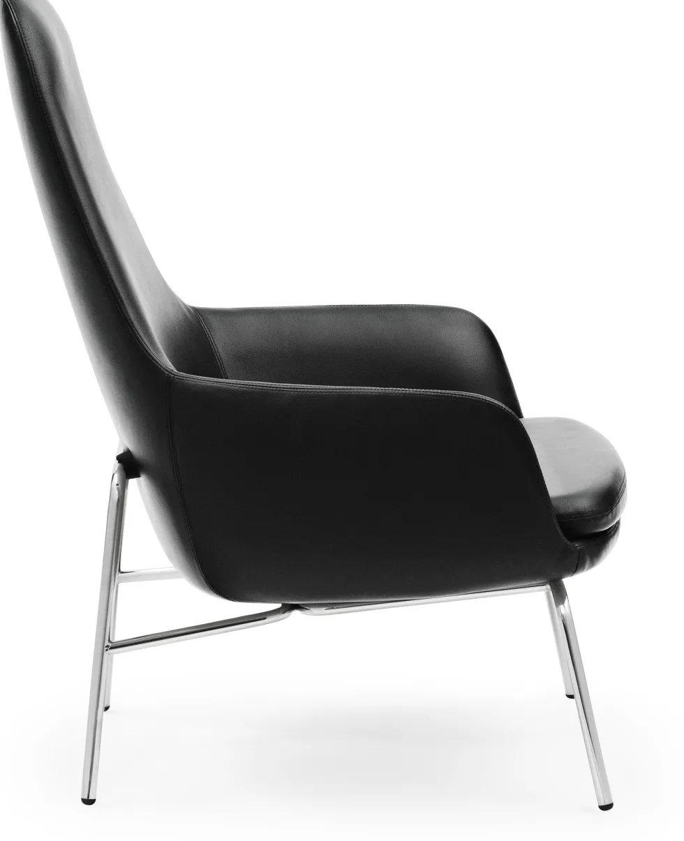 Fauteuil haut avec pieds en chrome et assise en cuir noir Era - Normann Copenhagen