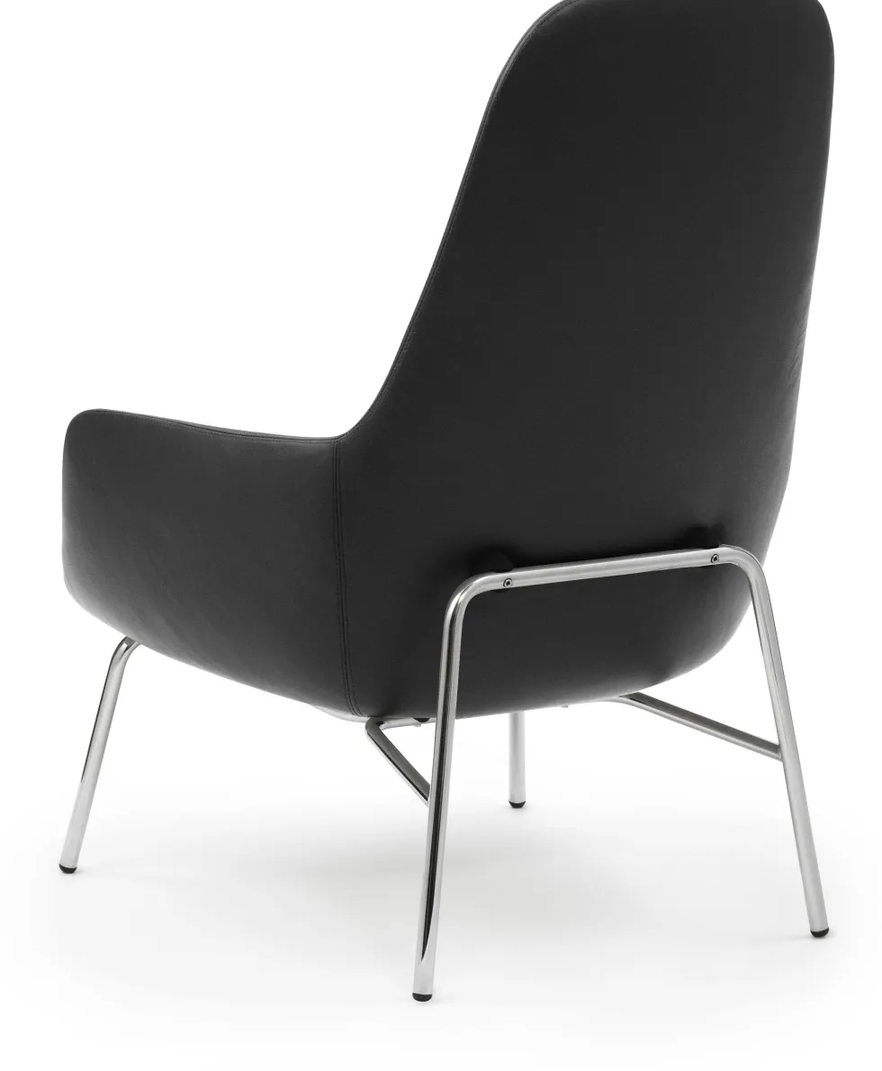 Fauteuil haut avec pieds en chrome et assise en cuir noir Era - Normann Copenhagen