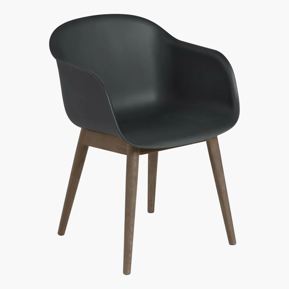 Fauteuil noir piétement en chêne Fiber - Muuto