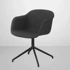 Fauteuil noir piétement pivot et assise textile Fiber - Muuto