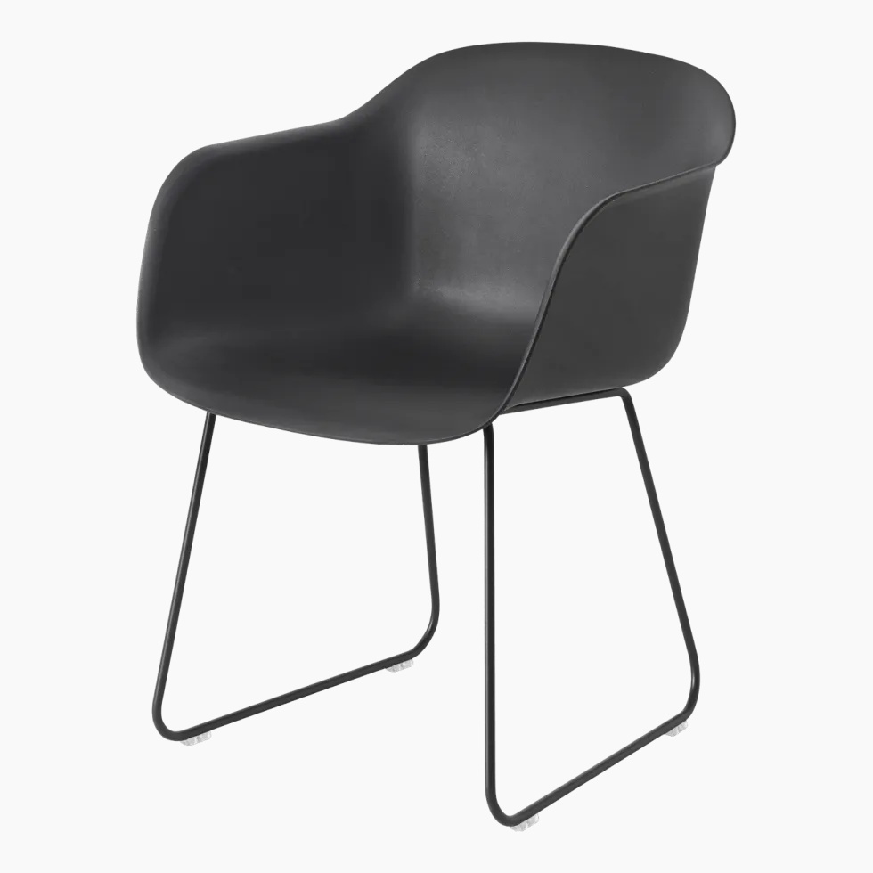 Fauteuil noir piétement traîneau Fiber - Muuto