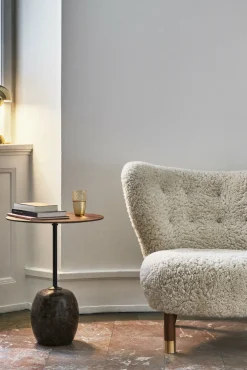 Fauteuil noyer et peau de mouton détails laiton Little Petra VB1 Edition Limitée - &tradition