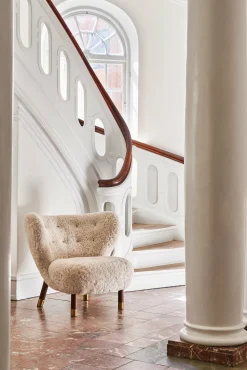 Fauteuil noyer et peau de mouton détails laiton Little Petra VB1 Edition Limitée - &tradition
