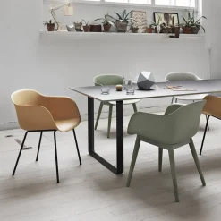 Fauteuil ocre piétement tubes Fiber - Muuto