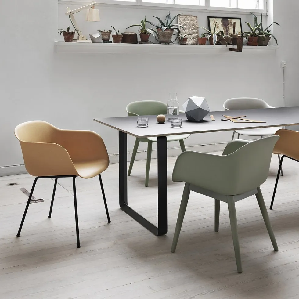 Fauteuil ocre piétement tubes Fiber - Muuto