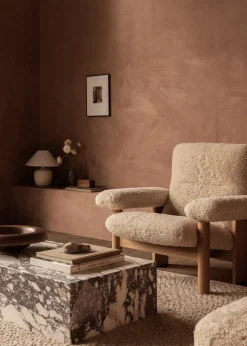 Fauteuil peau de mouton et chêne Brasilia - Audo