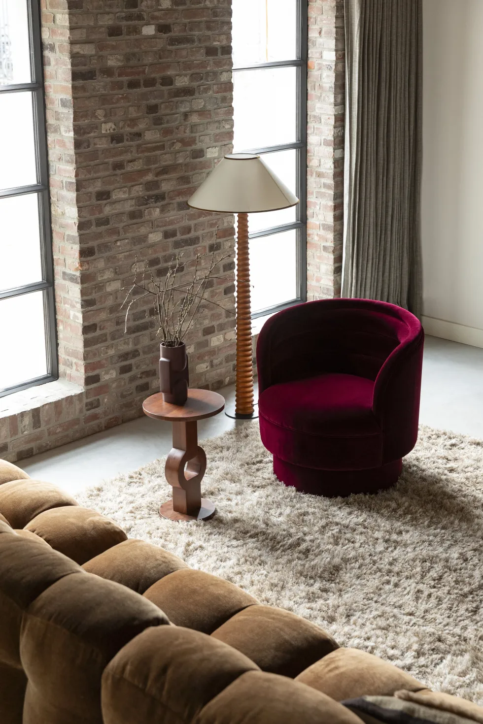 Fauteuil pivotant en velours rouge 77x79x78cm Dorothy - Dutchbone