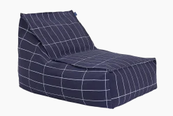 Fauteuil pouf en coton bio à carreaux bleu marine et blanc 70 x 105 x 57 cm Vibes - Nobodinoz