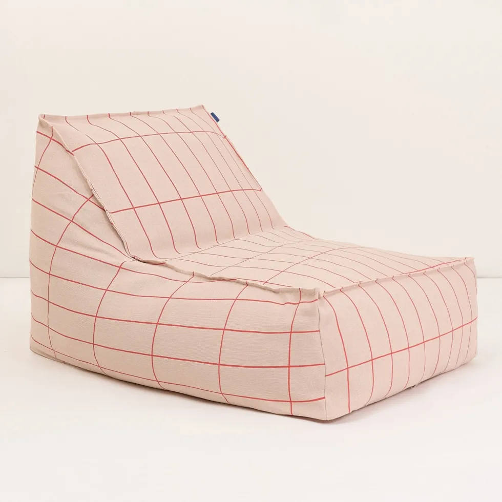 Fauteuil pouf en coton bio à carreaux rose et rouge 70 x 105 x 57 cm Vibes - Nobodinoz