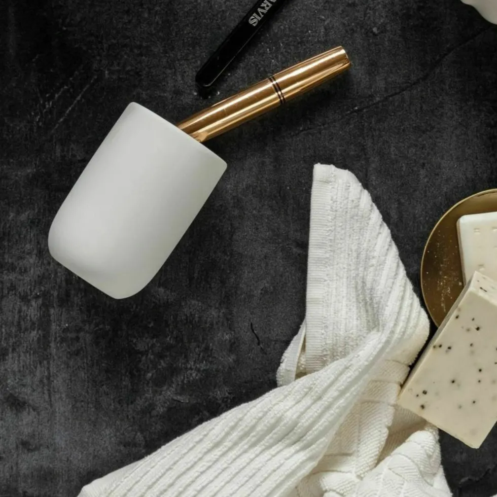 Gobelet en céramique blanche Lotus - Mette Ditmer