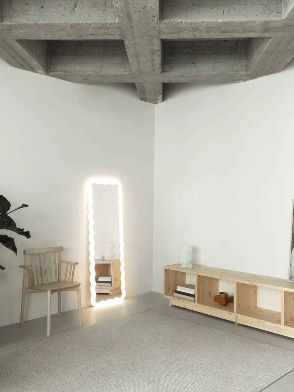 Grand miroir en verre et acier blanc 160 x 55 cm Illu - Normann Copenhagen