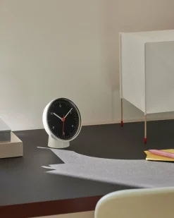 Horloge de table noire 13 cm - HAY