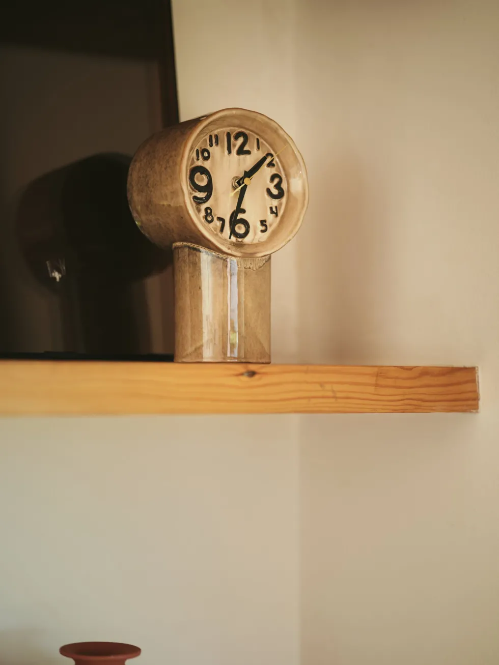 Horloge rétro en céramique crème 23,5cm - HKLIVING