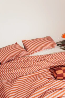 Housse de couette lit double en popeline de coton bio à rayures rouge et rose 240 x 220 cm Leonard - Nobodinoz