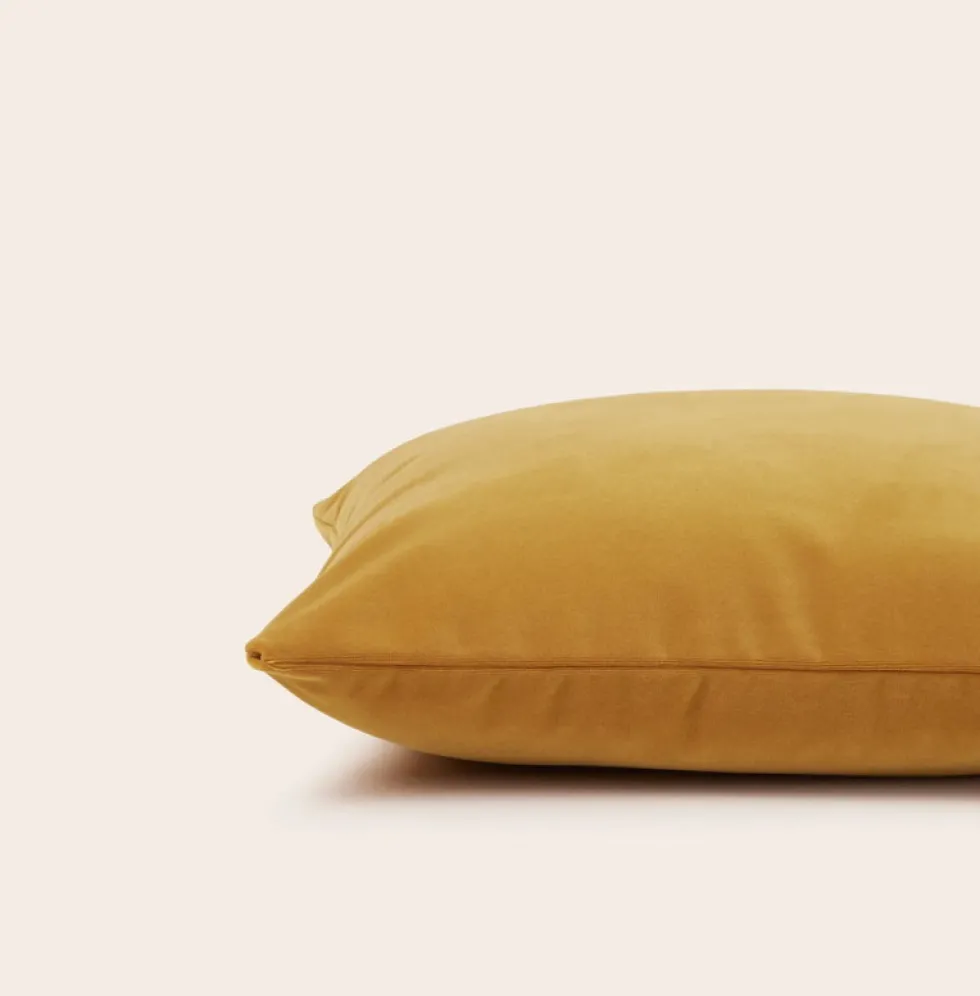 Housse de coussin en velours mat ocre 40x40cm Matia - Madura