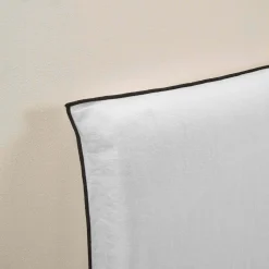 Housse De Tête De Lit Blanc Et Bourdon Noir 210 x 134 cm Carlina - Madura