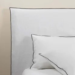 Housse De Tête De Lit Blanc Et Bourdon Noir 210 x 134 cm Carlina - Madura