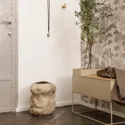 Jardinière avec pieds bas en métal beige Plant Box - Ferm Living