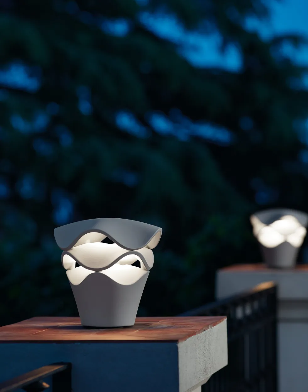 Lampadaire d'extérieur dimmable en polyuréthane gris pierre 52cm Cornet - Bover