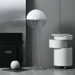 Lampadaire en acier chromé et plastique blanc Wire - Verpan