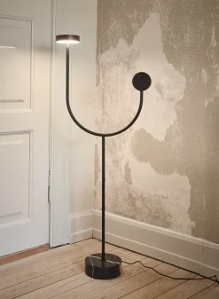 Lampadaire en acier et base en marbre noir 127 cm Grasil - AYTM