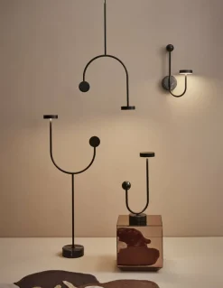Lampadaire en acier et base en marbre noir 127 cm Grasil - AYTM