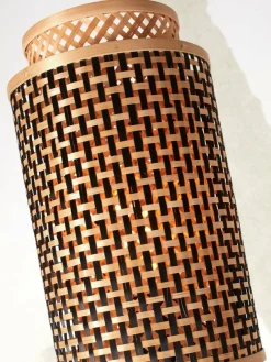 Lampadaire en bambou naturel avec abat-jour en bois noir et naturel 145x18 cm Bhutan - Good & Mojo