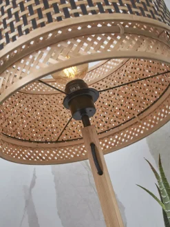 Lampadaire en bambou naturel avec abat-jour en bois noir et naturel 160x40 cm Bhoutan - Good & Mojo