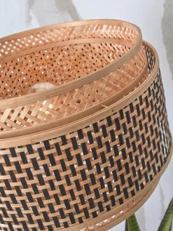 Lampadaire en bambou noir avec abat-jour en bois noir et naturel 160x40 cm Bhoutan - Good & Mojo